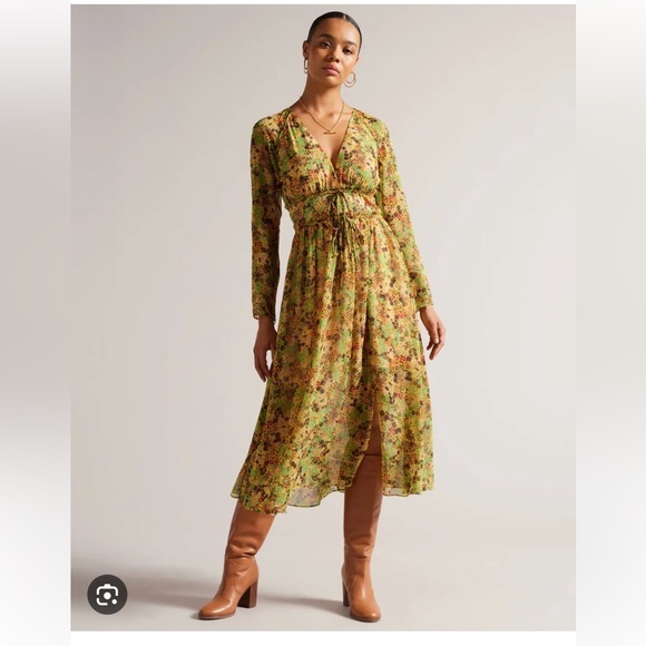 Ted Baker Dresses & Skirts - Ted Baker London UMAH  Long sleeve Floral V-Neck MIDI Dress